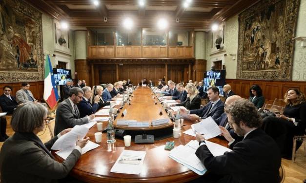 SPENDING REVIEW TAGLI IN ARRIVO SULLA SCUOLA